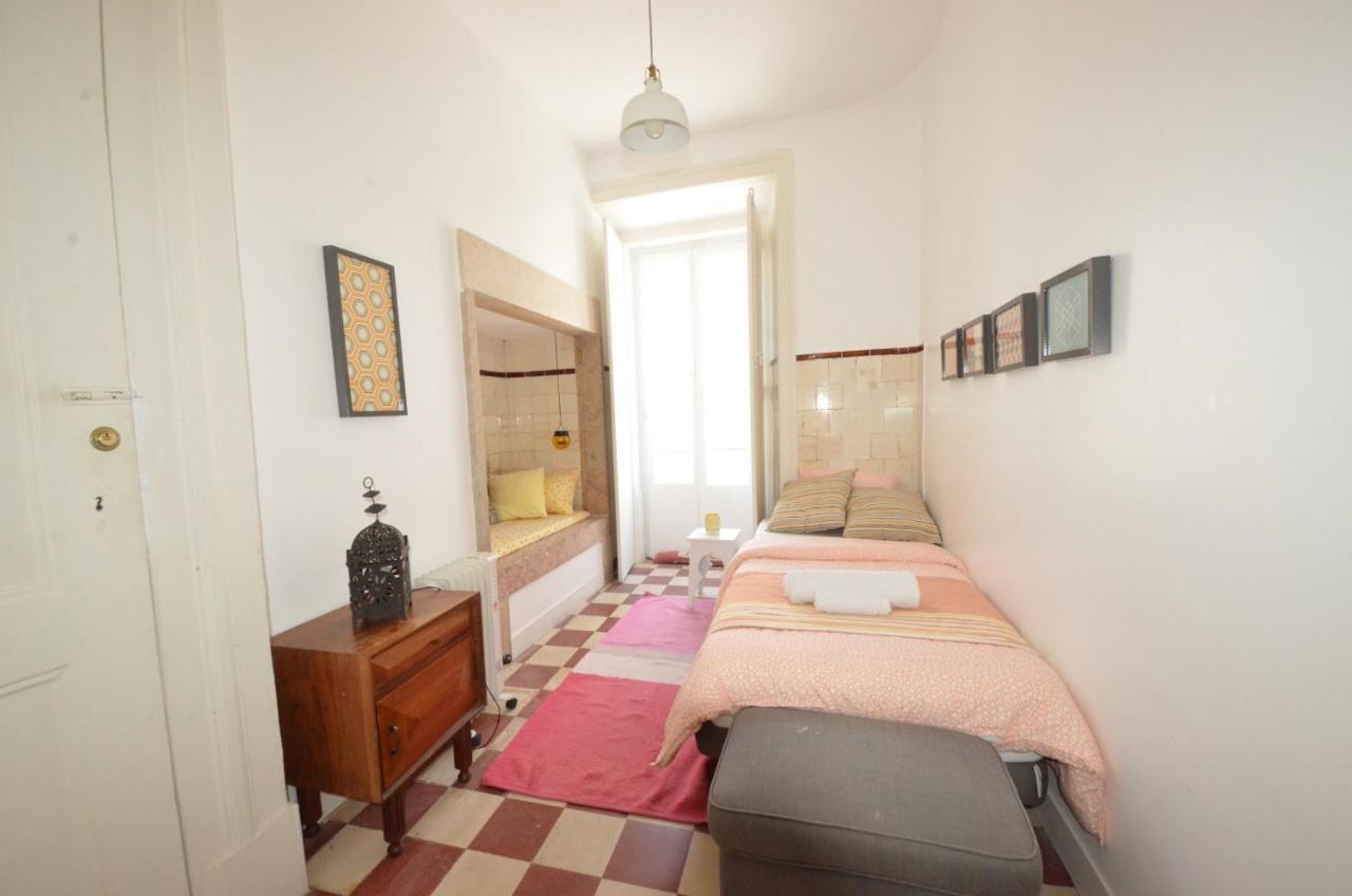 The Color Hostel Lisbona Esterno foto